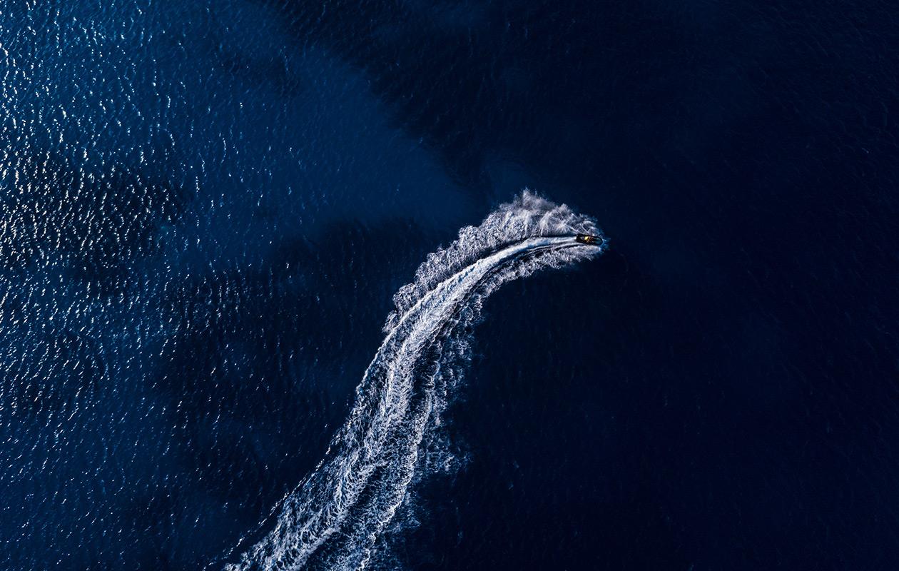 Bird eye view of a boat in deep blue water