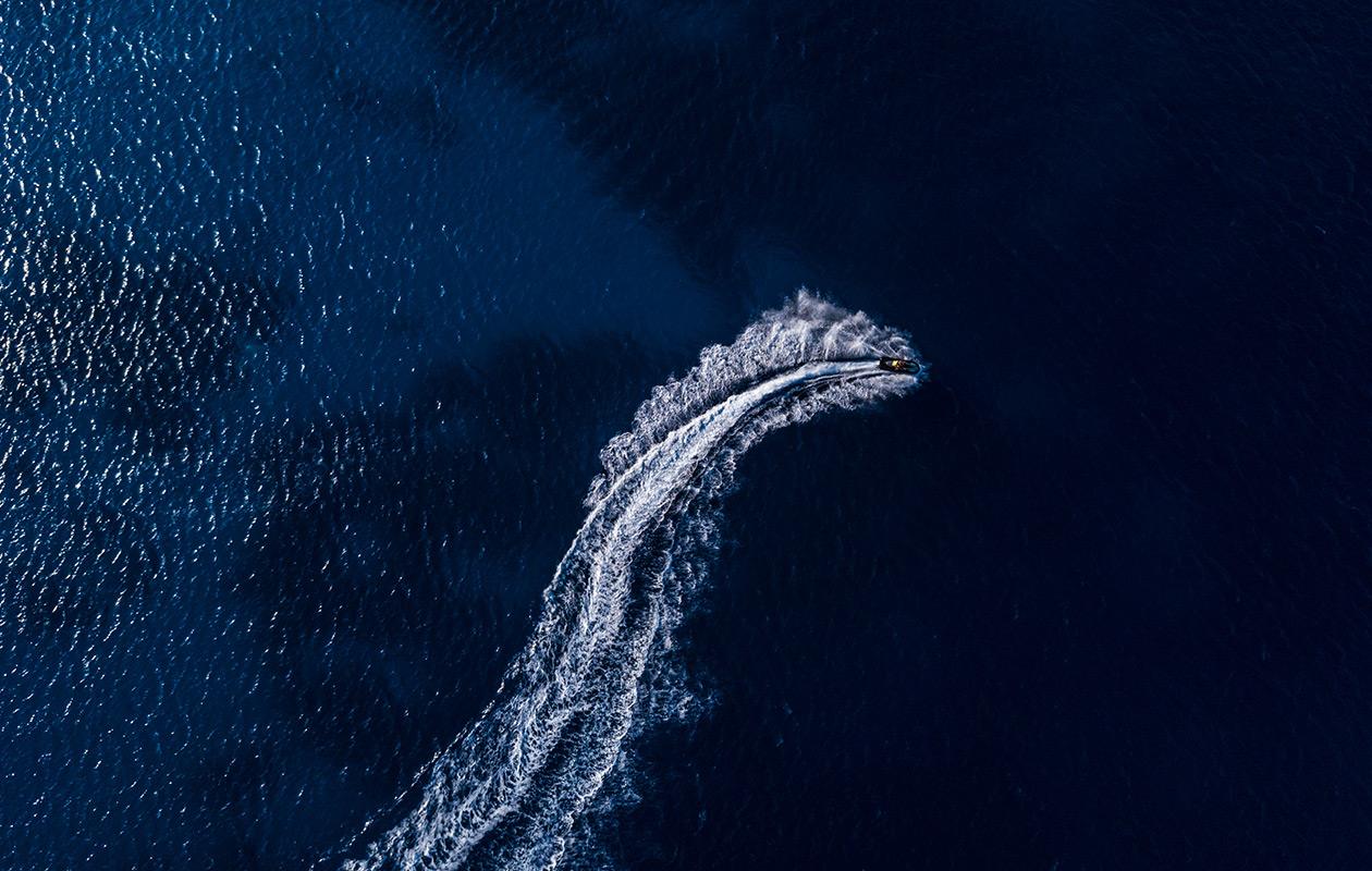 Bird eye view of a boat in deep blue water