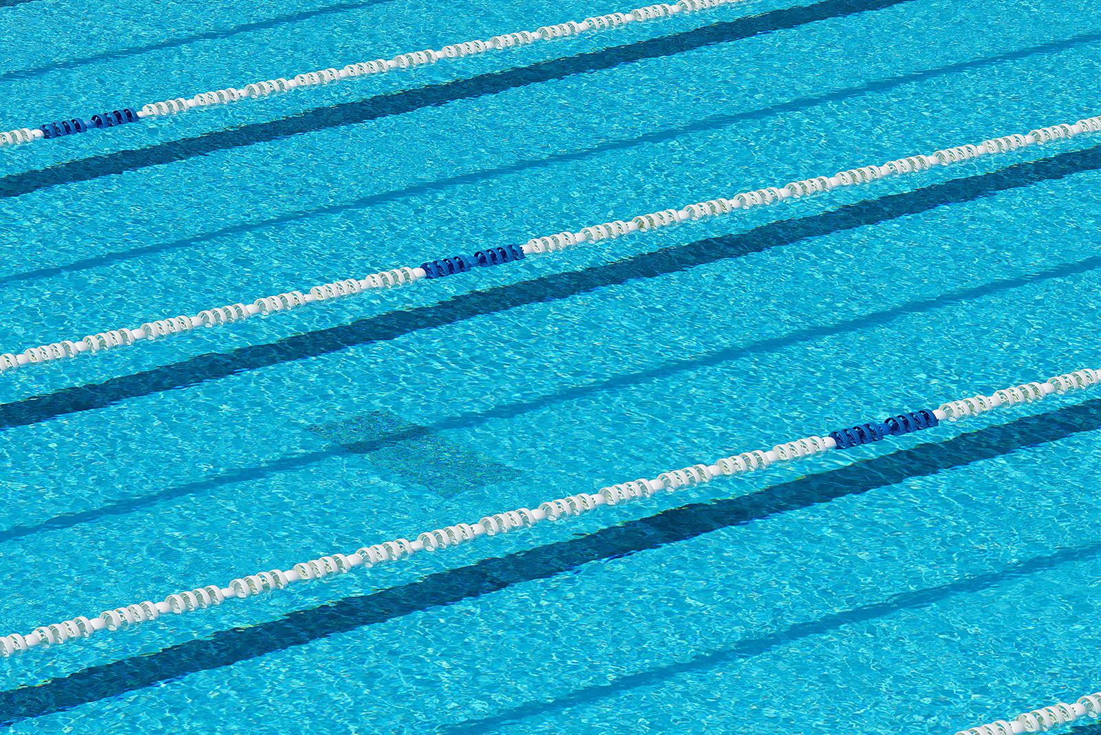 Swimming pool with lane dividers